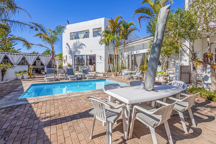 8 Bedroom Property for Sale in Country Club Western Cape